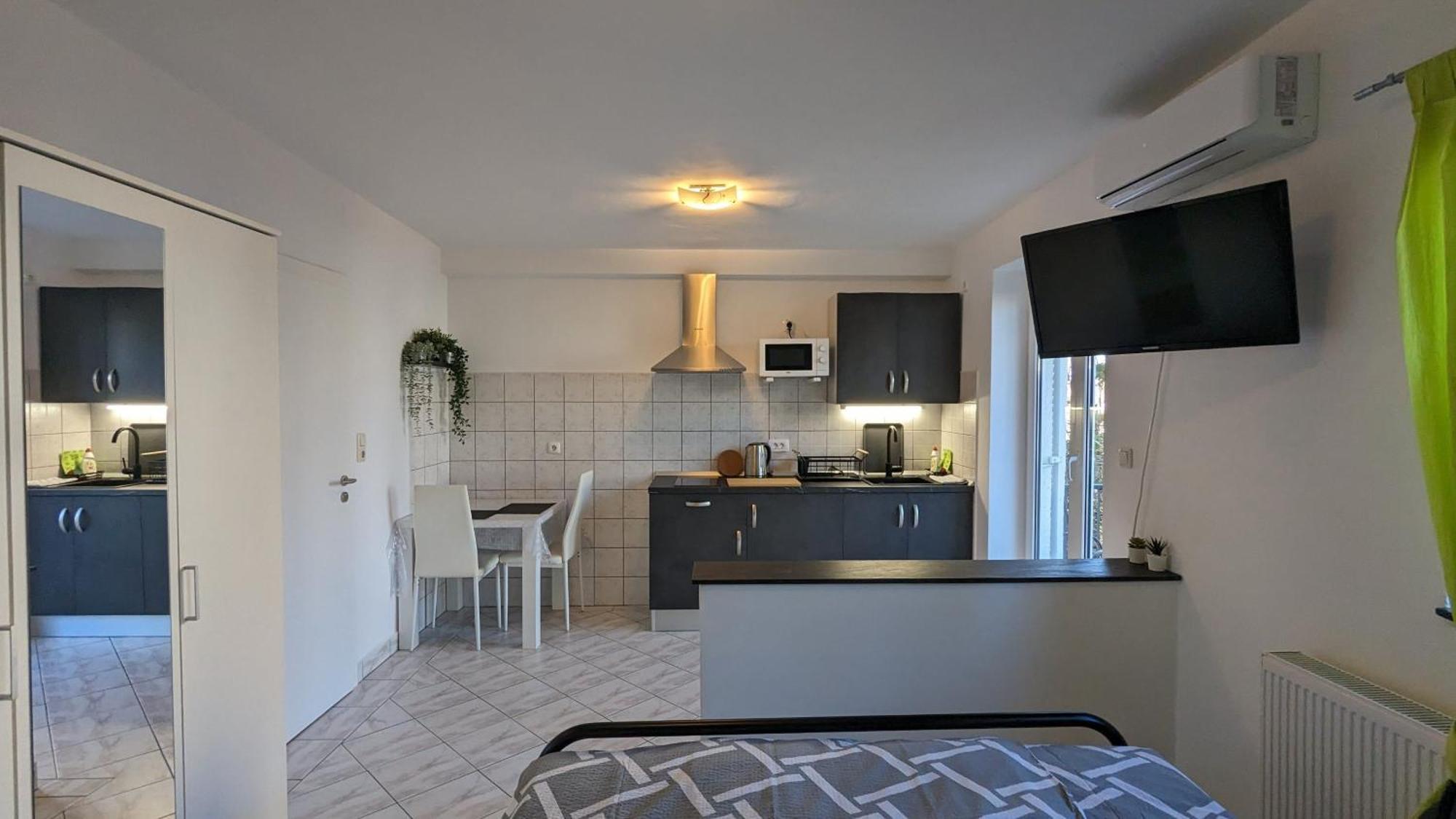 Apartments Kety - Central Heating ツリクヴェニツァ エクステリア 写真