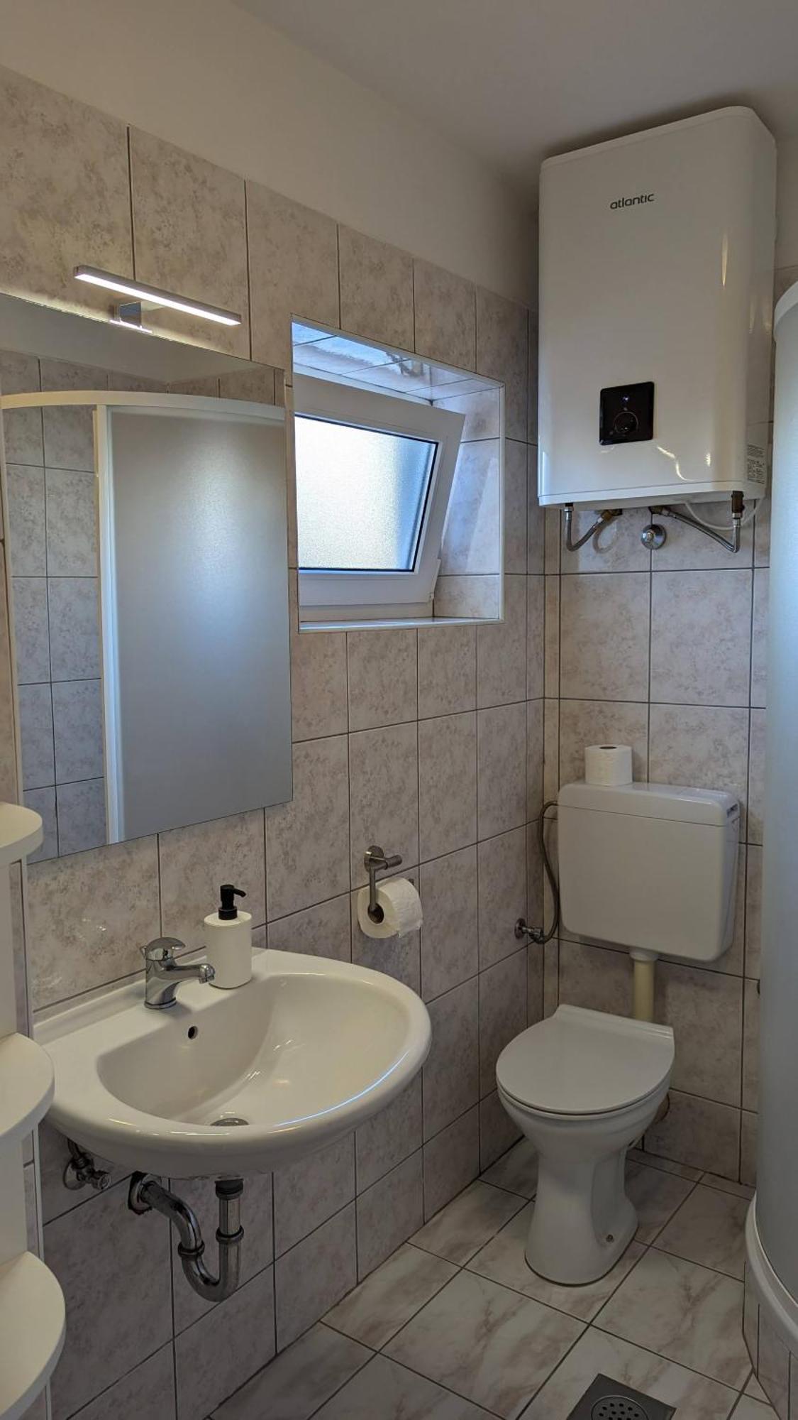 Apartments Kety - Central Heating ツリクヴェニツァ エクステリア 写真