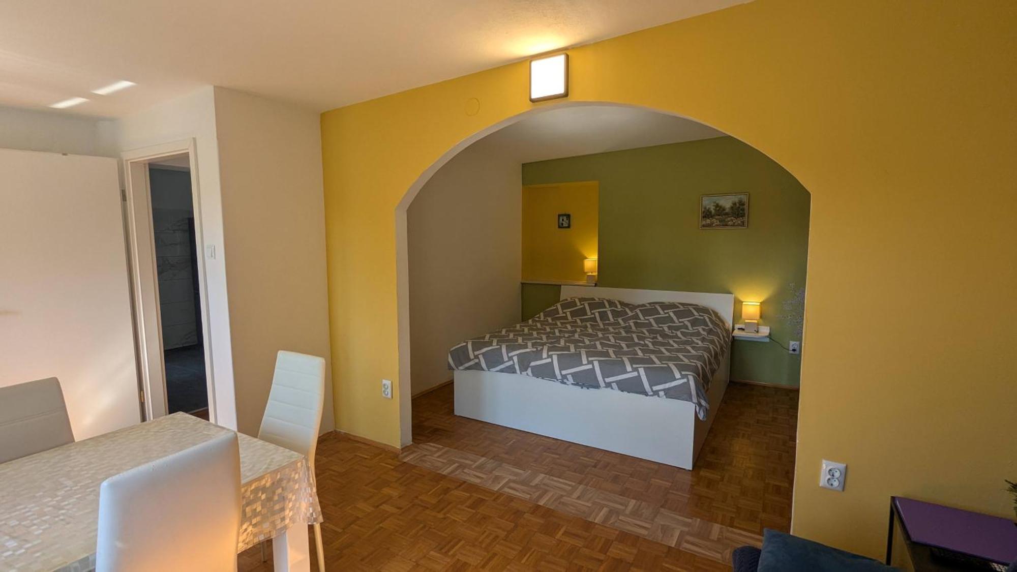 Apartments Kety - Central Heating ツリクヴェニツァ エクステリア 写真